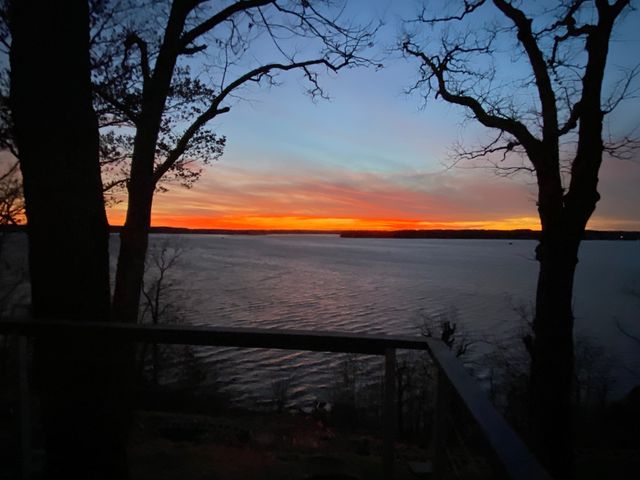 591 Shore Dr, Big Sandy, TN 38221