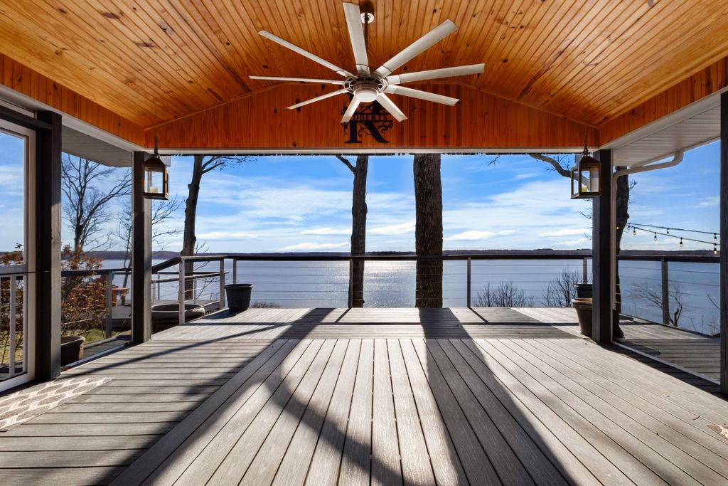 591 Shore Dr, Big Sandy, TN 38221