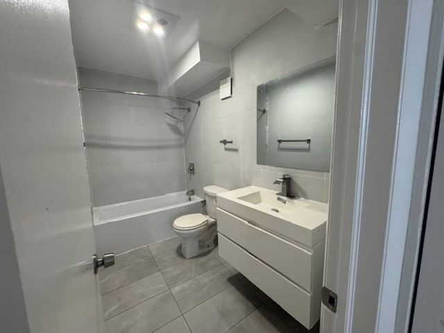 5525 SW 41st St 110, Hollywood, FL 33023