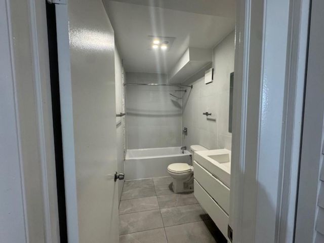 5525 SW 41st St 110, Hollywood, FL 33023