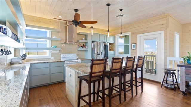 134 Mustang Island Estates Dr, Port Aransas, TX 78373