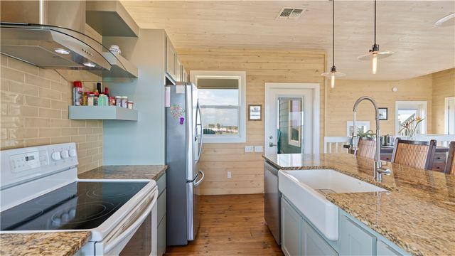 134 Mustang Island Estates Dr, Port Aransas, TX 78373