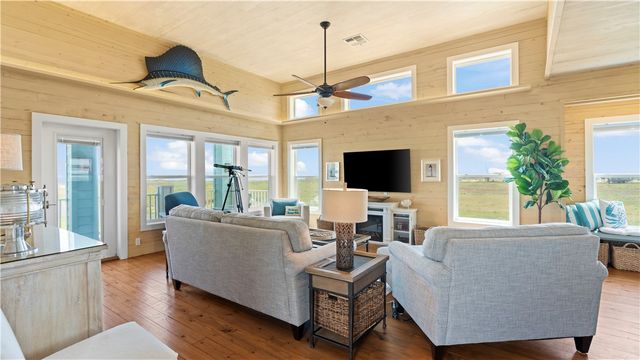 134 Mustang Island Estates Dr, Port Aransas, TX 78373