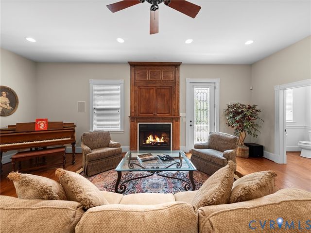 2332 Logan St, North Chesterfield, VA 23235