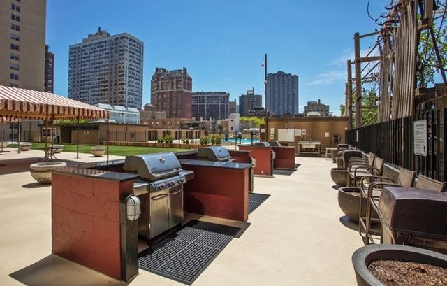 655 W Irving Park Road 906, Chicago, IL 60613