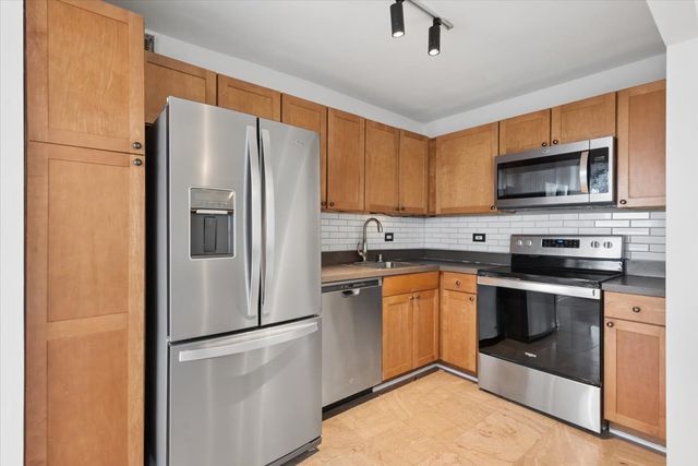 655 W Irving Park Road 906, Chicago, IL 60613