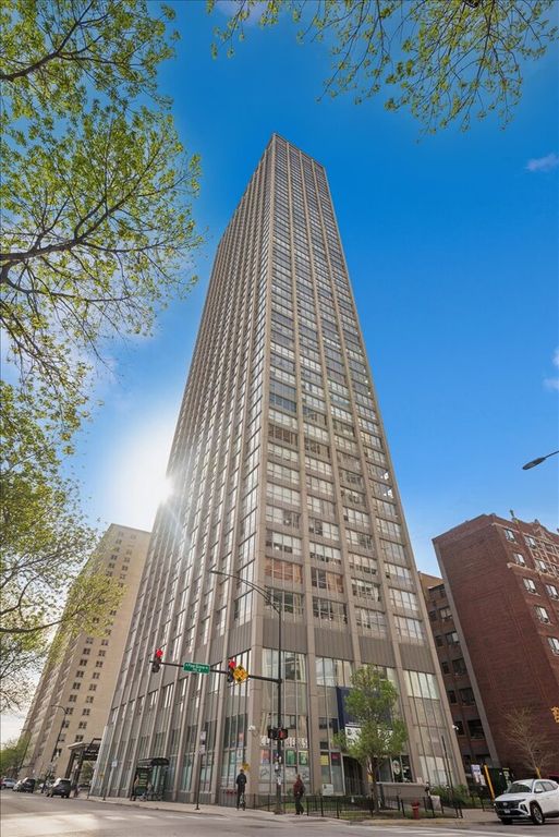 655 W Irving Park Road 906, Chicago, IL 60613