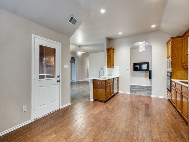 2939 Alyson Way, Grand Prairie, TX 75052