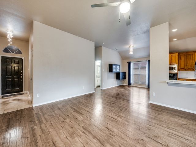 2939 Alyson Way, Grand Prairie, TX 75052