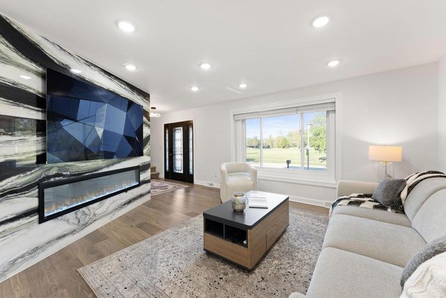 10541 McGraw DRIVE, Oak Creek, WI 53154
