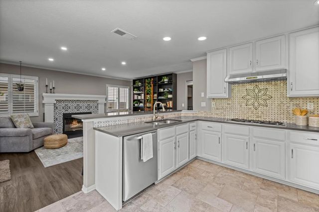 7083 Zubaron Lane, Carlsbad, CA 92009