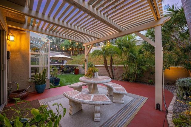 7083 Zubaron Lane, Carlsbad, CA 92009