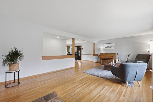 9532 Penn Circle, Bloomington, MN 55431