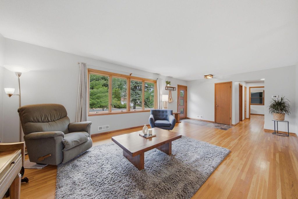 9532 Penn Circle, Bloomington, MN 55431