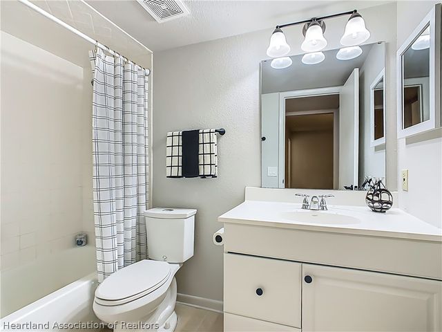 1821 Village Court, Mulberry, FL 33860