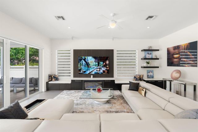 1254 NW 102nd Way, Coral Springs, FL 33071