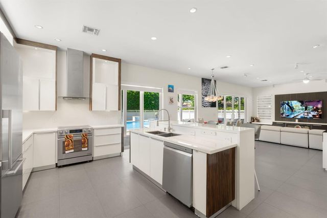 1254 NW 102nd Way, Coral Springs, FL 33071