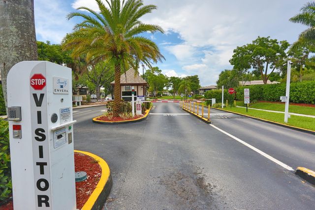 9968 N Belfort Circle, Tamarac, FL 33321