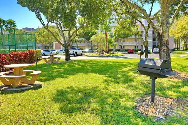 9968 N Belfort Circle, Tamarac, FL 33321