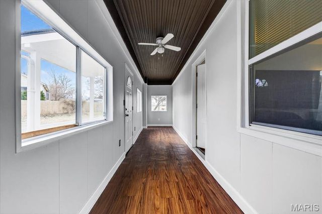 9533 Gentry Avenue, St Louis, MO 63125