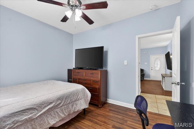 9533 Gentry Avenue, St Louis, MO 63125