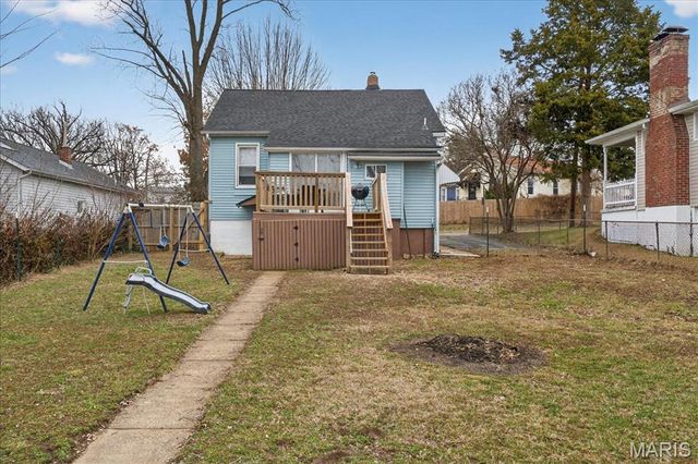 9533 Gentry Avenue, St Louis, MO 63125