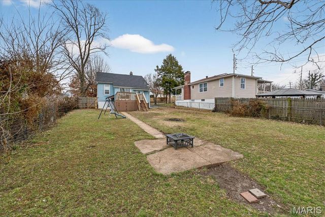 9533 Gentry Avenue, St Louis, MO 63125