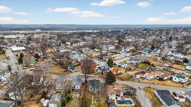 9533 Gentry Avenue, St Louis, MO 63125