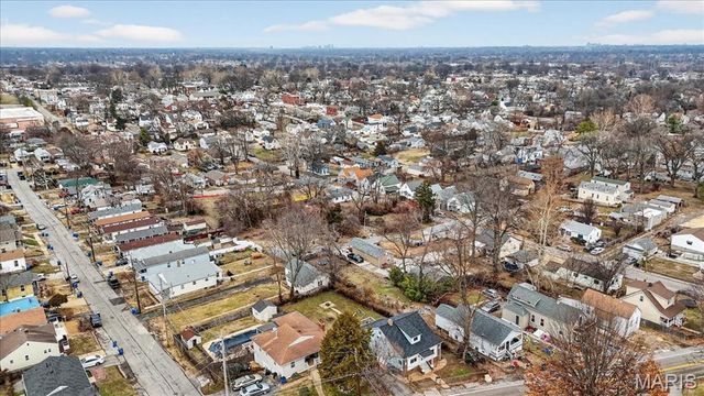 9533 Gentry Avenue, St Louis, MO 63125