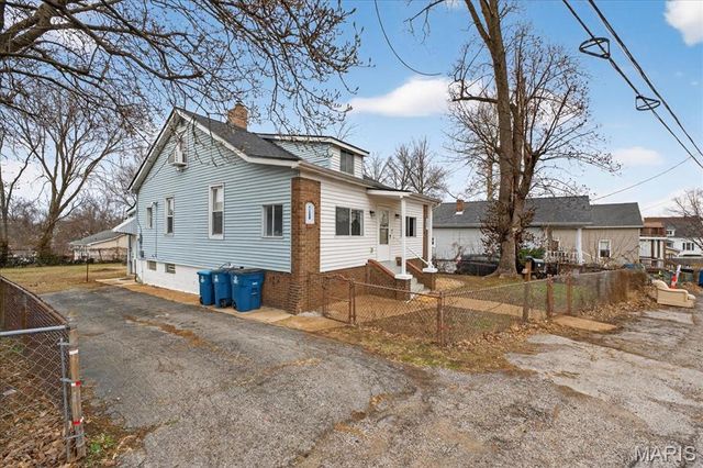 9533 Gentry Avenue, St Louis, MO 63125