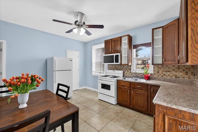 9533 Gentry Avenue, St Louis, MO 63125