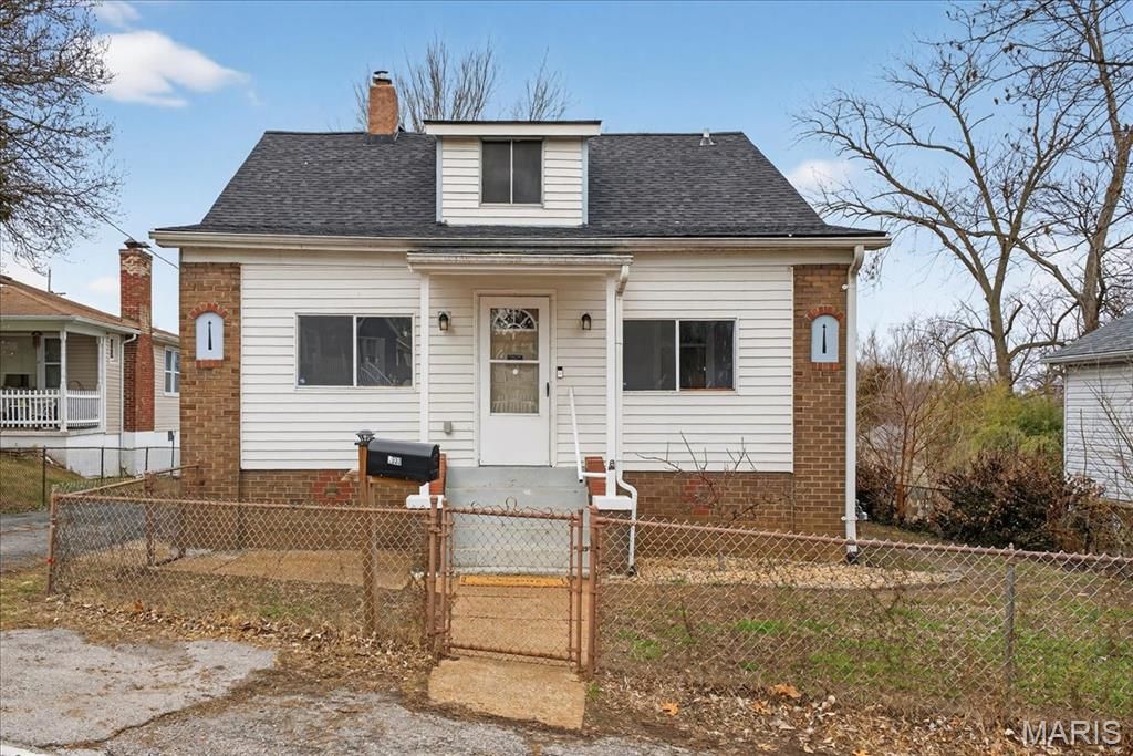 9533 Gentry Avenue, St Louis, MO 63125