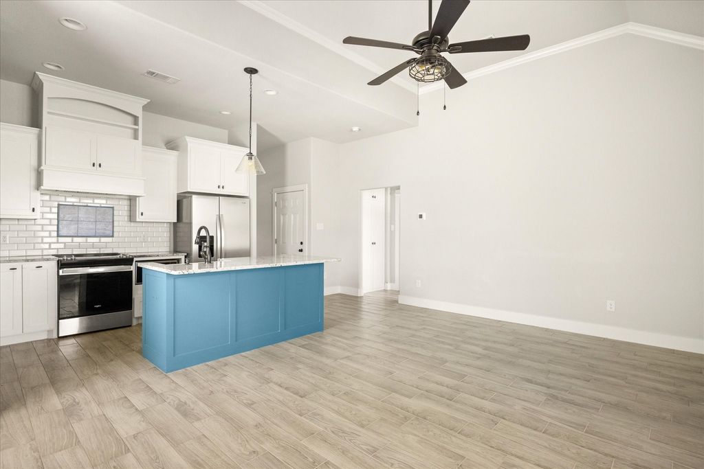 409 Cleveland Road, Granbury, TX 76049