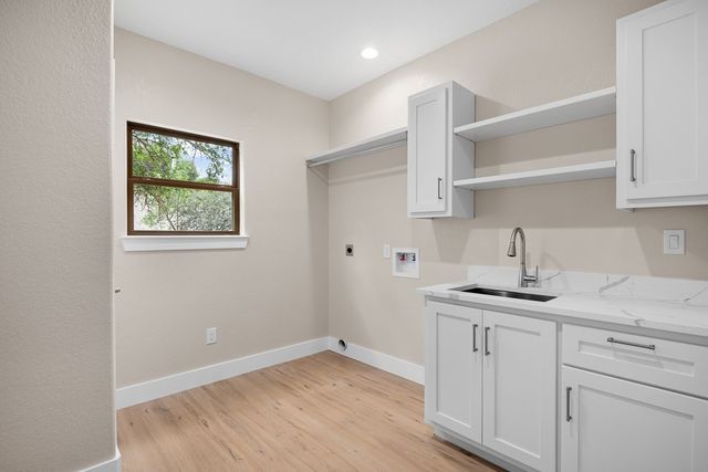 200 Castle Pines Dr, Kerrville, TX 78028