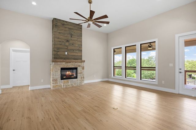 200 Castle Pines Dr, Kerrville, TX 78028