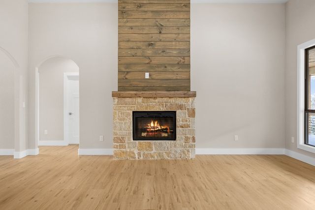 200 Castle Pines Dr, Kerrville, TX 78028