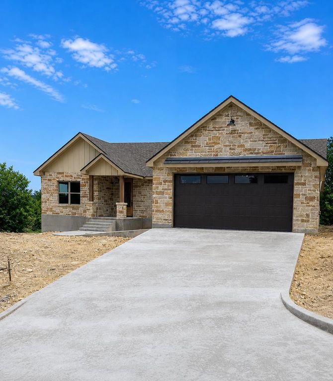200 Castle Pines Dr, Kerrville, TX 78028