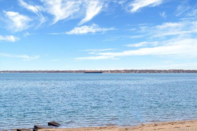 1 Patricia Lane 403, Bronx, NY 10465