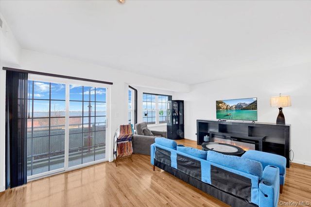 1 Patricia Lane 403, Bronx, NY 10465