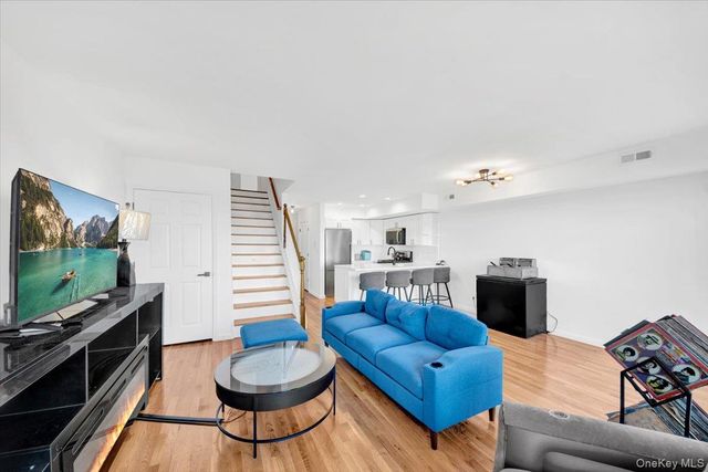 1 Patricia Lane 403, Bronx, NY 10465