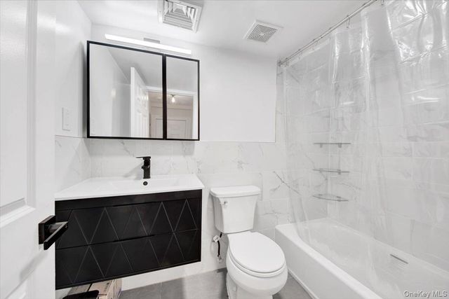 1 Patricia Lane 403, Bronx, NY 10465