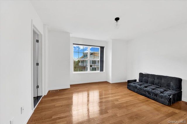 1 Patricia Lane 403, Bronx, NY 10465