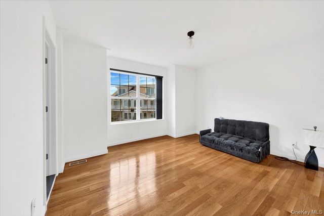 1 Patricia Lane 403, Bronx, NY 10465