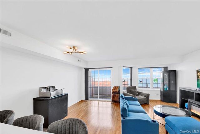 1 Patricia Lane 403, Bronx, NY 10465