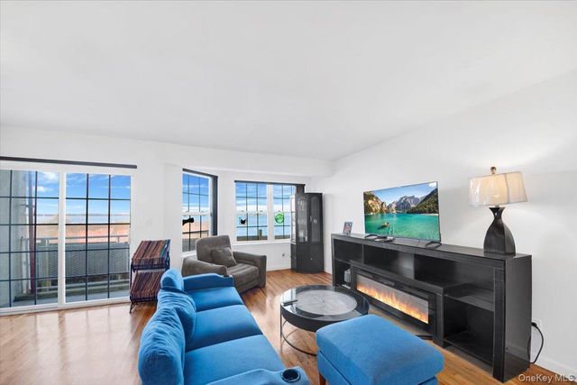 1 Patricia Lane 403, Bronx, NY 10465