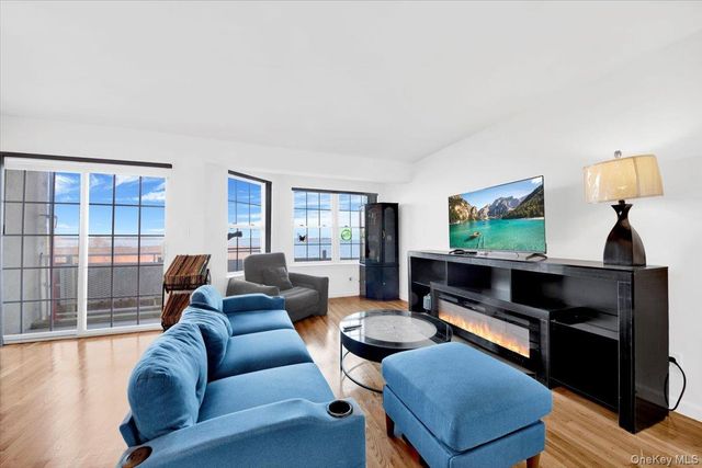 1 Patricia Lane 403, Bronx, NY 10465