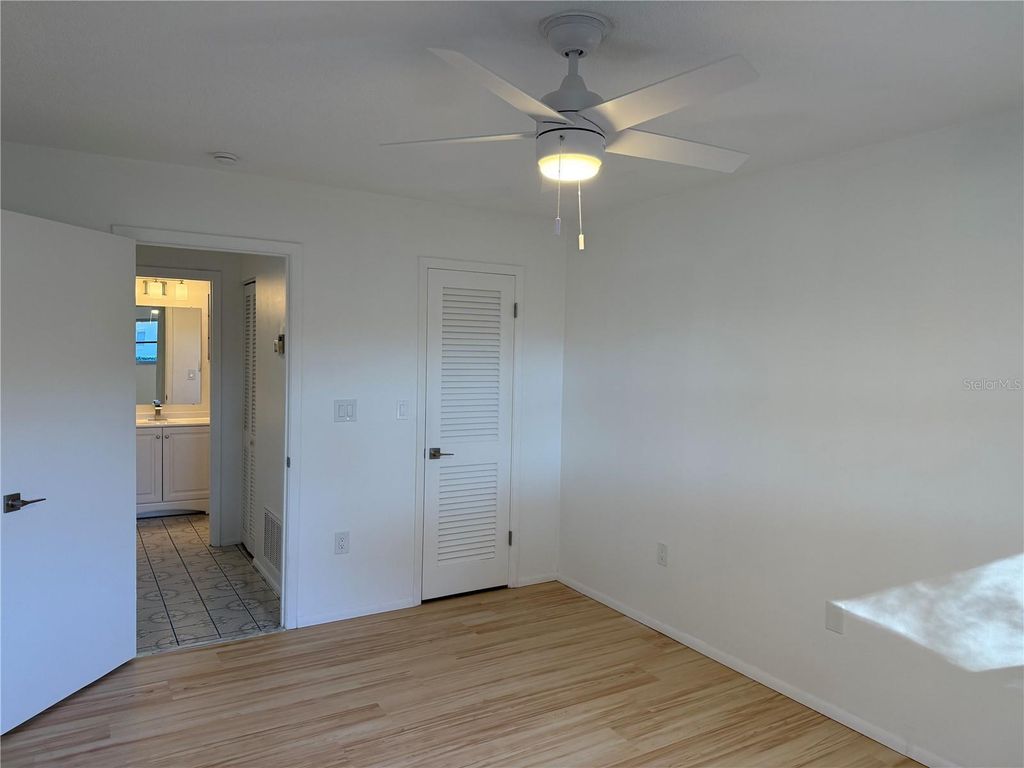 Image 12 of property listing at 2826 SWIFTON DRIVE 114, Sarasota, FL 34231