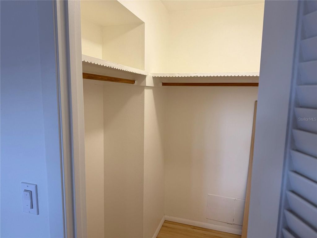 Image 13 of property listing at 2826 SWIFTON DRIVE 114, Sarasota, FL 34231