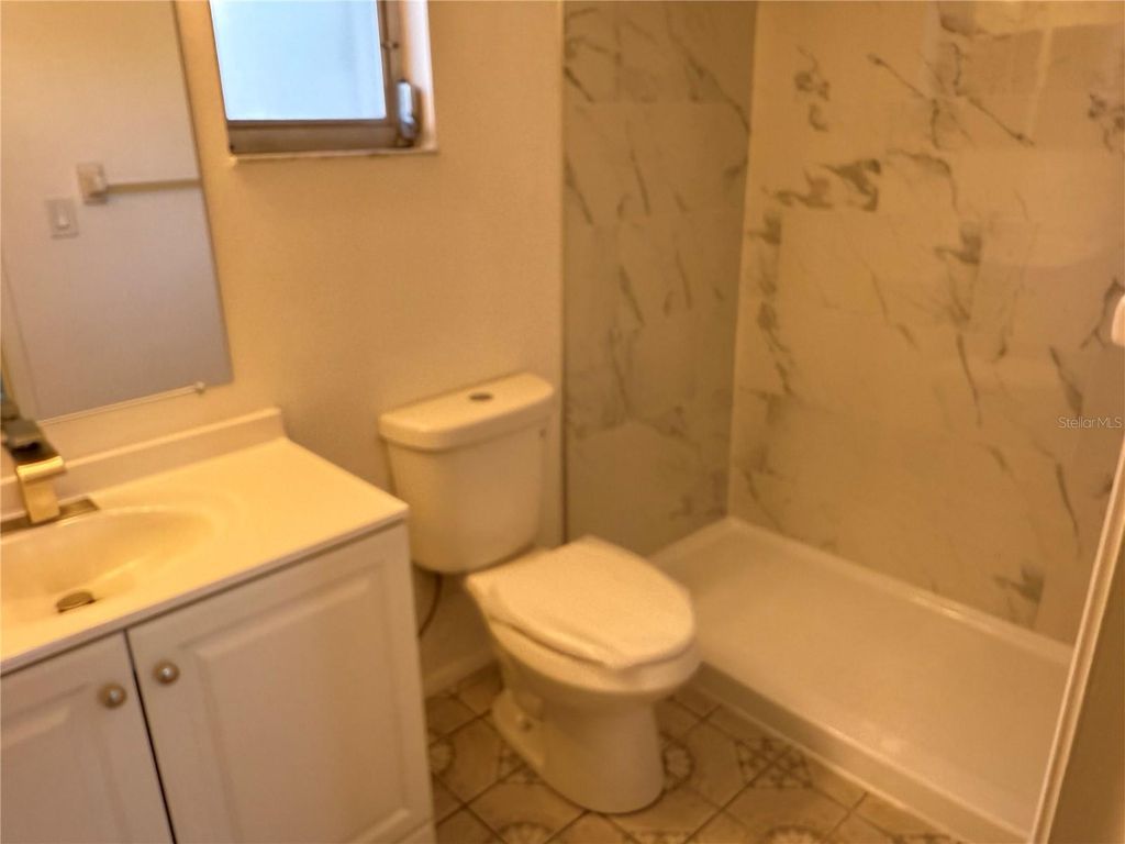 Image 14 of property listing at 2826 SWIFTON DRIVE 114, Sarasota, FL 34231