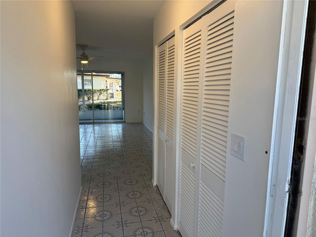 Image 18 of property listing at 2826 SWIFTON DRIVE 114, Sarasota, FL 34231